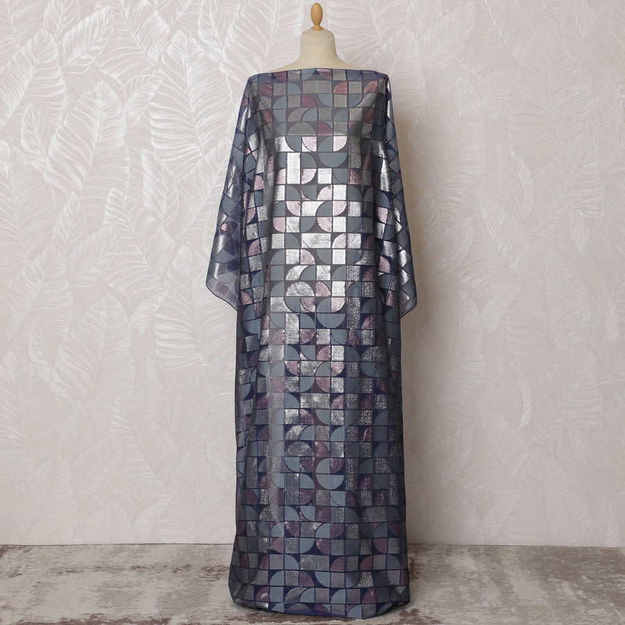 قماش شيفون حرير فرنسي خالص بنمط هندسي فضي وأزرق أنيق (فرانساوي ديراك) – عرض 140 سم × 3.5 متر-D19811