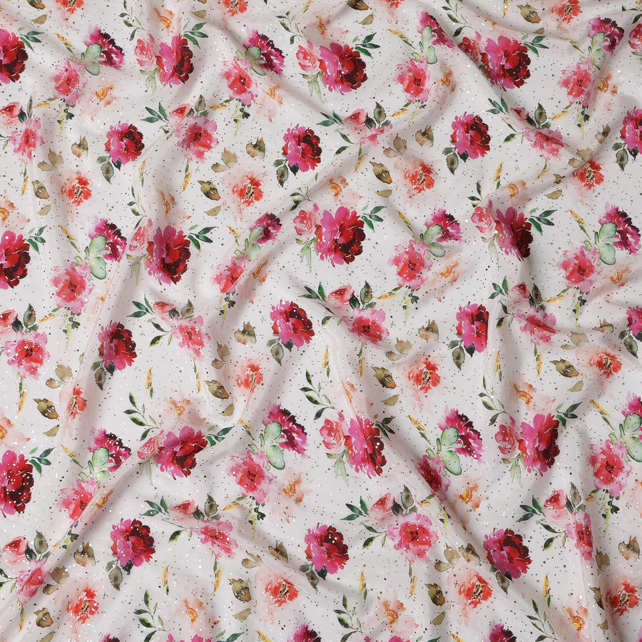 قماش كريب فيسكوز هندي أبيض مع ورق معدني، مطبوع عليه زهور باللونين الوردي والأحمر، عرض 110 سم - D20925