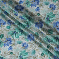 قماش ساتان مودال هندي من الفيسكوز باللون الأزرق الفاتح، مطبوع عليه زهور باللونين الأخضر والأزرق، عرض 110 سم - D20934