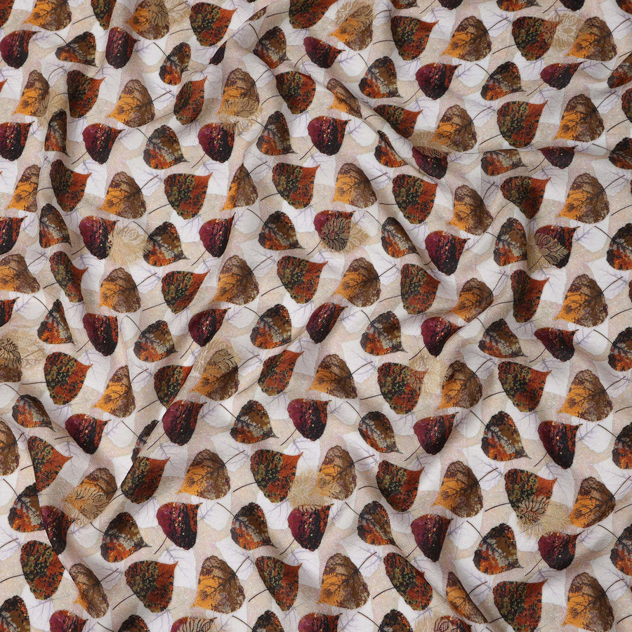قماش كريب فيسكوز كريمي بطبعة رقمية على شكل أوراق الخريف، عرض 110 سم، صنع في الهند - D20979