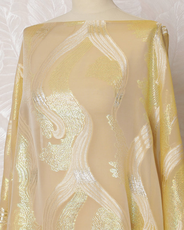 قماش شيفون حرير فرنسي بلون الشمبانيا الذهبي مع أنماط لوركس فضية، ديراك صومالي تقليدي - عرض 140 سم، 3.5 متر - D20147