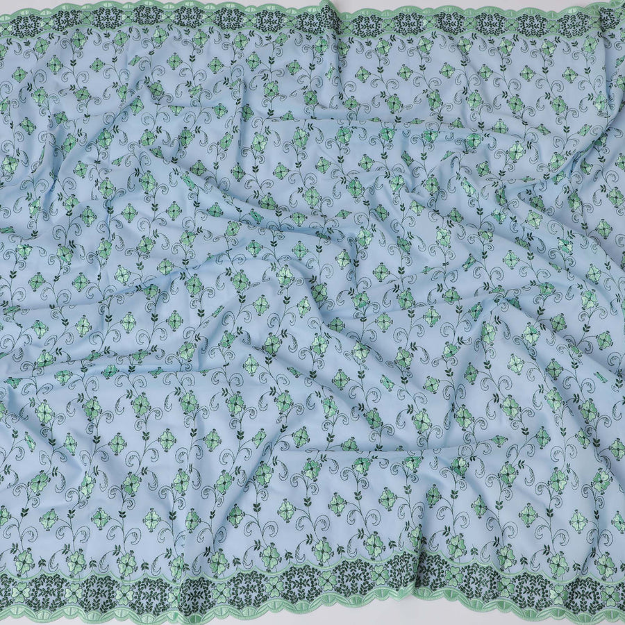 قماش فوال من القطن السويسري الفاخر باللون الأزرق الفاتح مع تطريز على شكل كرمة خضراء - خامة ثوب تقليدي، عرض 140 سم - D20208