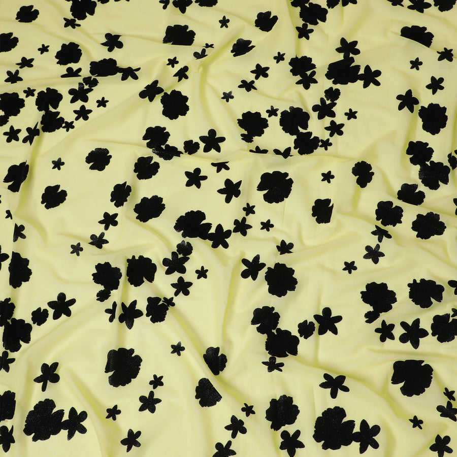 قماش فوال من القطن السويسري الفاخر باللون الأصفر النيون مع نقشة زهور سوداء - خامة الثوب التقليدي، عرض 140 سم - D20209