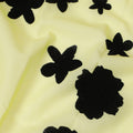 قماش فوال من القطن السويسري الفاخر باللون الأصفر النيون مع نقشة زهور سوداء - خامة الثوب التقليدي، عرض 140 سم - D20209
