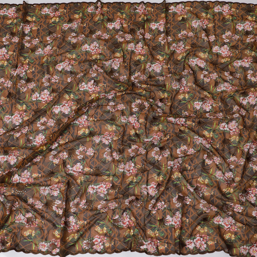 قماش فوال قطني فاخر باللون البني الغني مع تطريز زهور متعدد الألوان - خامة ثوب تقليدي، عرض 140 سم - D20216