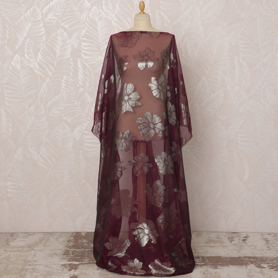 قماش شيفون ديراك من الحرير الصومالي (الفرنسوي) باللون العنابي مع لوركس فضي معدني، 3.5 متر، عرض 140 سم، فرنسا-D20895