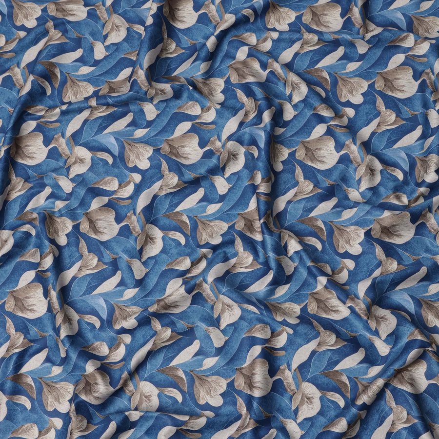 قماش قطني ساتان بطبعة زنبق أزرق ملكي، تصميم زهور رقمية باللون البيج، عرض 110 سم، صنع في الهند - D22609