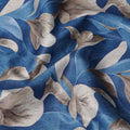 قماش قطني ساتان بطبعة زنبق أزرق ملكي، تصميم زهور رقمية باللون البيج، عرض 110 سم، صنع في الهند - D22609