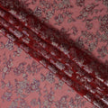قماش شيفون حريري بتصميم لوركس معدني باللون الأحمر النبيذي، مزين بنقشة زهور بنفسجية وفضية، عرض 110 سم، صنع في كوريا الجنوبية - D22660