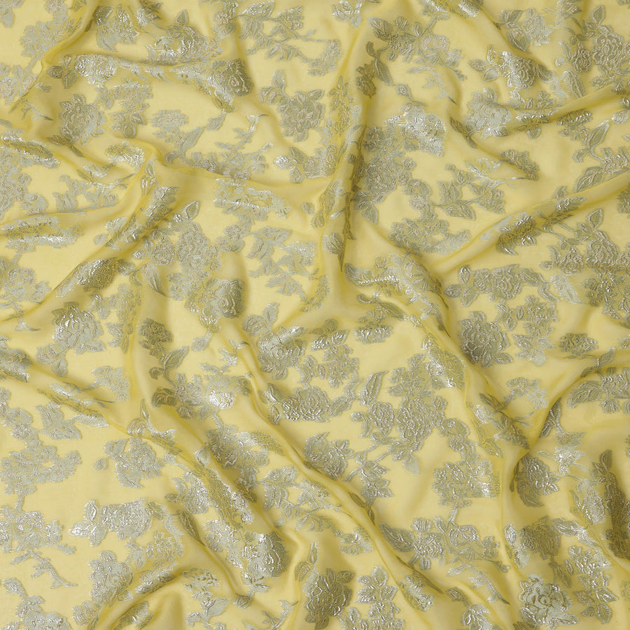 قماش شيفون حريري بتصميم زهور باللون الأصفر الليموني، من قماش لوركس معدني فضي، عرض 110 سم، صنع في كوريا الجنوبية - D22662
