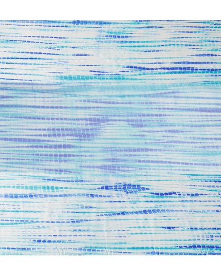 قماش ساتان حريري نقي بطبعة خطوط شيبوري باللون الأزرق الجليدي والنيلي، عرض 110 سم، صنع في الهند - D23031