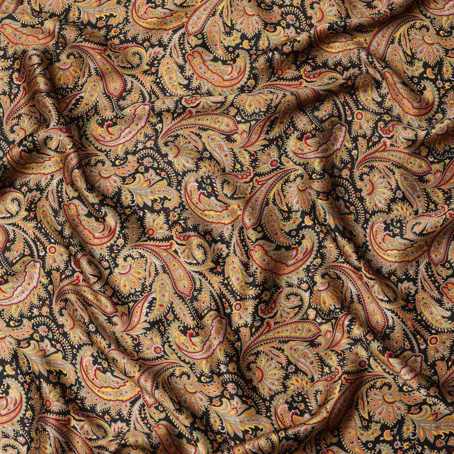قماش حرير ساتان أسود متعدد الألوان بنقشة بيزلي بتصميم تقليدي مزخرف، عرض 110 سم، صنع في الهند - D23258