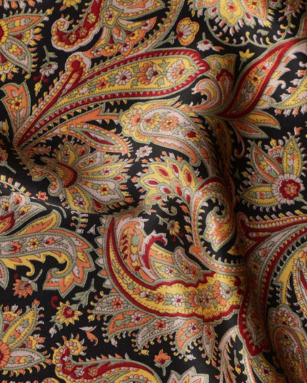 قماش حرير ساتان أسود متعدد الألوان بنقشة بيزلي بتصميم تقليدي مزخرف، عرض 110 سم، صنع في الهند - D23258