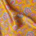 قماش ساتان حريري أصفر مطبوع عليه زهور بنقوش مغولية رقيقة، عرض 110 سم، صنع في الهند - D23259