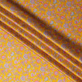 قماش ساتان حريري أصفر مطبوع عليه زهور بنقوش مغولية رقيقة، عرض 110 سم، صنع في الهند - D23259