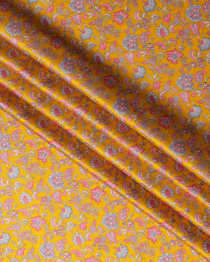 قماش ساتان حريري أصفر مطبوع عليه زهور بنقوش مغولية رقيقة، عرض 110 سم، صنع في الهند - D23259