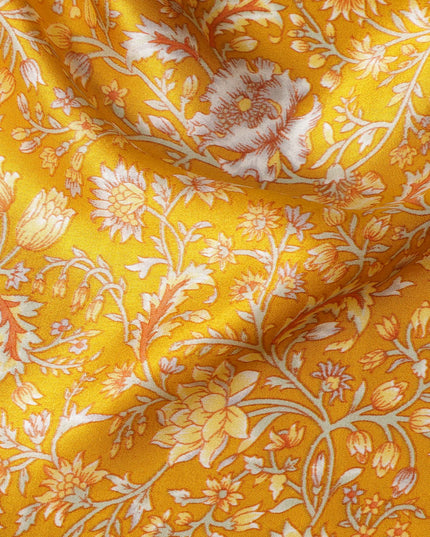 قماش حرير ساتان مطبوع عليه زهور باللون الأصفر الذهبي بتصميم مستوحى من الطراز القديم، عرض 110 سم، صنع في الهند - D23262