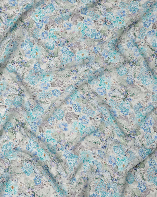 قماش كريب فيسكوز مطبوع عليه زهور نباتية زرقاء بقاعدة عاجية، عرض 110 سم، الهند - D23420