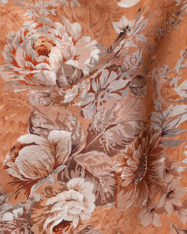 قماش كريب فيسكوز مطبوع عليه زهور وردية بنية اللون، قاعدة من الطين، عرض 110 سم، الهند - D23423