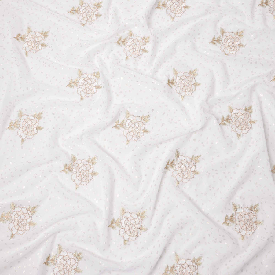قماش فوال قطني أبيض نقي مطرز بنقشة زهور مع تفاصيل ترتر، عرض 140 سم، صنع في الهند - D23724