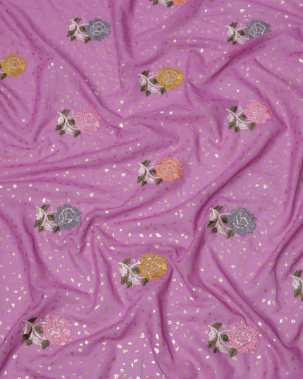 قماش فوال قطني مطرز بنقشة زهور متعددة الألوان باللون الوردي اللافندر مع لمسات من الترتر، عرض 140 سم، صنع في الهند - D23725