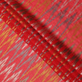 قماش فوال قطني منسوج مستوحى من الإيكات متعدد الألوان باللون الأحمر مع لمسات معدنية، عرض 140 سم، صنع في الهند - D23728