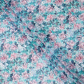 قماش فوال قطني مطبوع عليه زهور باللونين الأزرق المائي والوردي بالكامل مع تأثير الألوان المائية، عرض 140 سم، صنع في الهند - D23733