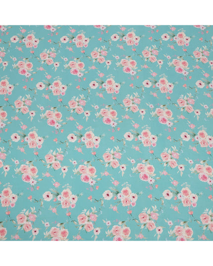 قماش كريب حريري خالص مطبوع عليه مجموعة ورود وردية خدود بقاعدة زرقاء سماوية، عرض 110 سم، صنع في الهند - D23960