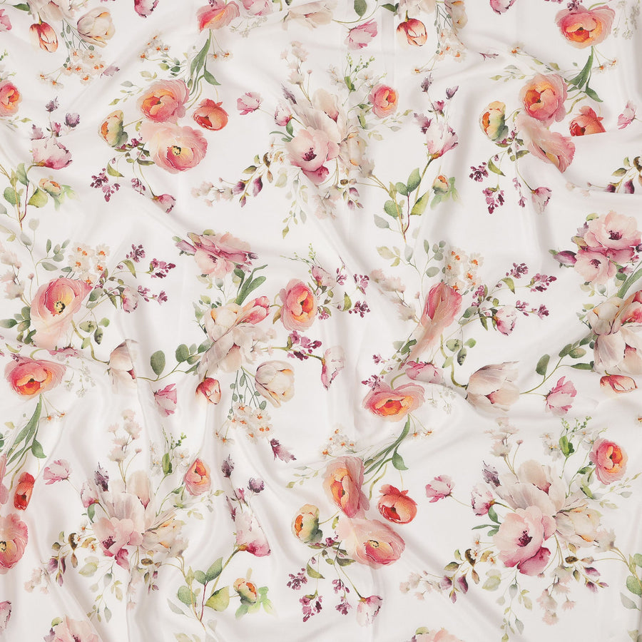 قماش كريب حريري خالص بطبعة زهور رومانسية بلون الخوخ والأرجواني الفاتح، قاعدة بيضاء عاجية، عرض 110 سم، صنع في الهند - D23972