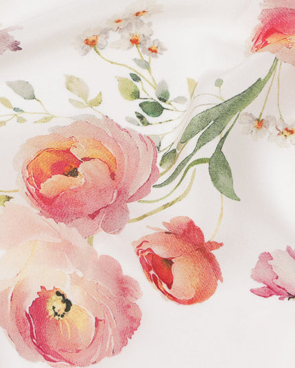 قماش كريب حريري خالص بطبعة زهور رومانسية بلون الخوخ والأرجواني الفاتح، قاعدة بيضاء عاجية، عرض 110 سم، صنع في الهند - D23972