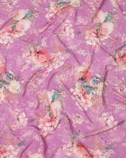 قماش كريب حريري خالص بطبعة زهور الفاوانيا والفراشات الفنية متعدد الألوان، قاعدة أرجوانية أرجوانية، عرض 110 سم، صنع في الهند - D23974