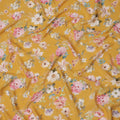 قماش كريب حريري نقي بطبعة زهور الربيع، متعدد الألوان، قاعدة صفراء خردلية، عرض 110 سم، صنع في الهند - D23978