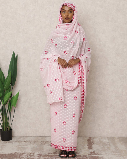 ثوب سوداني تقليدي وردي فاتح مع تطريز زهور وردية داكنة، قطعة بطول 4.5 متر، مصنوع من قماش قطني خالص، عرض 140 سم، صنع في الهند - D24472