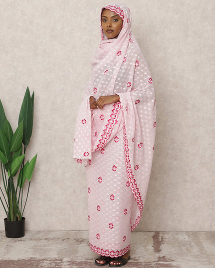 ثوب سوداني تقليدي وردي فاتح مع تطريز زهور وردية داكنة، قطعة بطول 4.5 متر، مصنوع من قماش قطني خالص، عرض 140 سم، صنع في الهند - D24472