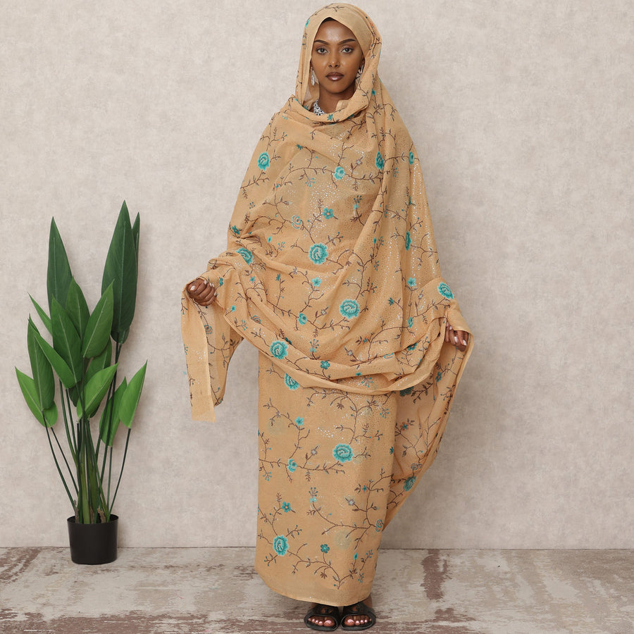 ثوب سوداني تقليدي بني غامق مع تطريز زهور الفوال باللون الأزرق المخضر، قطعة بطول 4.5 متر، مصنوع من القطن الخالص، عرض 140 سم، صنع في الهند - D24474