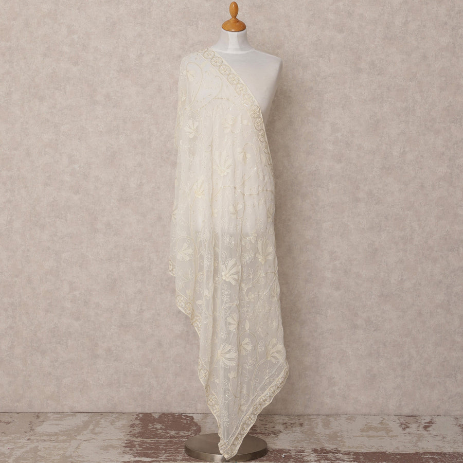 دوباتا جورجيت صناعي مطرزة بالورود باللون الأبيض العاجي مع تفاصيل الترتر، مقاس 210×90 سم، الهند - D24842
