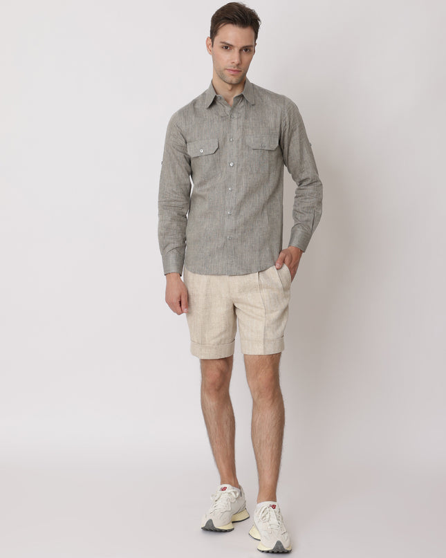 شورت من الكتان الخالص الفاخر باللون البيج الطبيعي، بقصّة مُخصّصة، صُنع في الإمارات العربية المتحدة - D22003