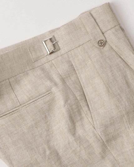 شورت من الكتان الخالص الفاخر باللون البيج الطبيعي، بقصّة مُخصّصة، صُنع في الإمارات العربية المتحدة - D22003