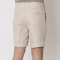 شورت من الكتان الخالص الفاخر باللون البيج الطبيعي، بقصّة مُخصّصة، صُنع في الإمارات العربية المتحدة - D22003