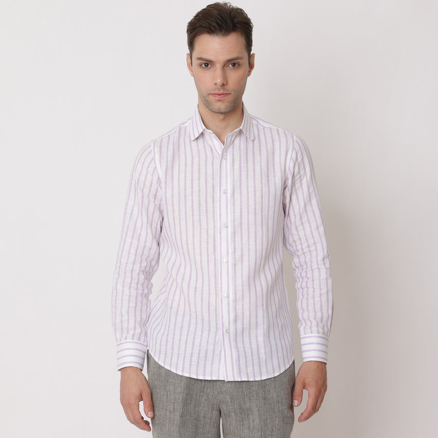 قميص من الكتان الخالص الفاخر مخطط باللونين الأبيض والأرجواني، بقصّة كلاسيكية، صنع في الإمارات العربية المتحدة - D22005