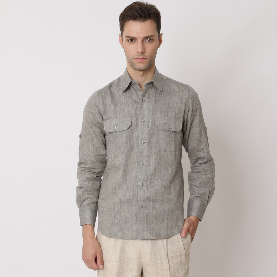 قميص كتان نقي فاخر بلون رمادي موس، بقصة كلاسيكية، صنع في الإمارات العربية المتحدة - D22011