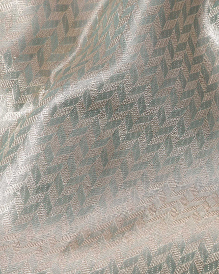 ساري كانجيفارام من الحرير الخالص بلون اللافندر والفضي، مزين بزخارف فنية منسوجة يدويًا، بطول 5.5 متر مع بلوزة، من أصل هندي - D22669