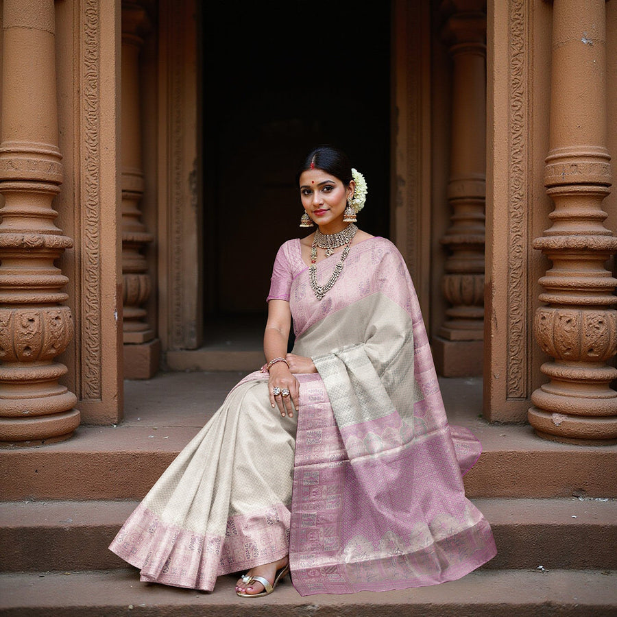 ساري كانجيفارام من الحرير الخالص بلون اللافندر والفضي، مزين بزخارف فنية منسوجة يدويًا، بطول 5.5 متر مع بلوزة، من أصل هندي - D22669