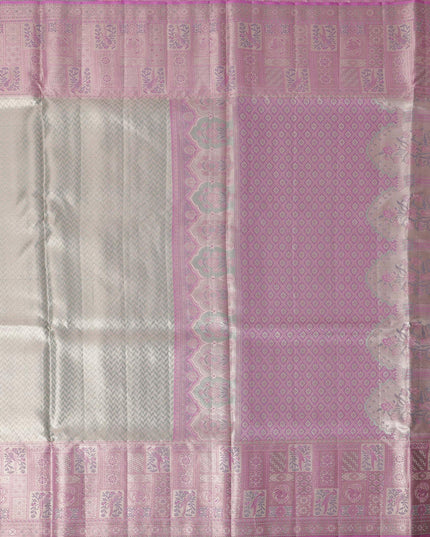 ساري كانجيفارام من الحرير الخالص بلون اللافندر والفضي، مزين بزخارف فنية منسوجة يدويًا، بطول 5.5 متر مع بلوزة، من أصل هندي - D22669