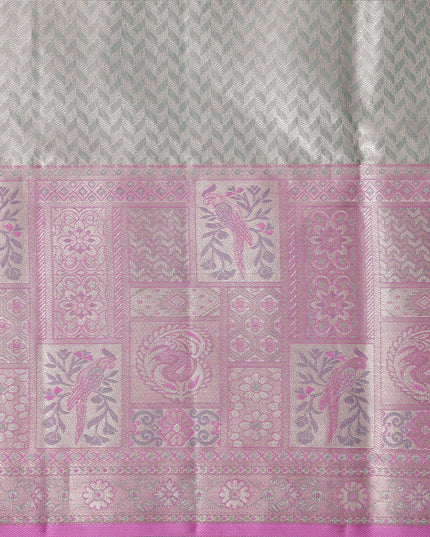 ساري كانجيفارام من الحرير الخالص بلون اللافندر والفضي، مزين بزخارف فنية منسوجة يدويًا، بطول 5.5 متر مع بلوزة، من أصل هندي - D22669