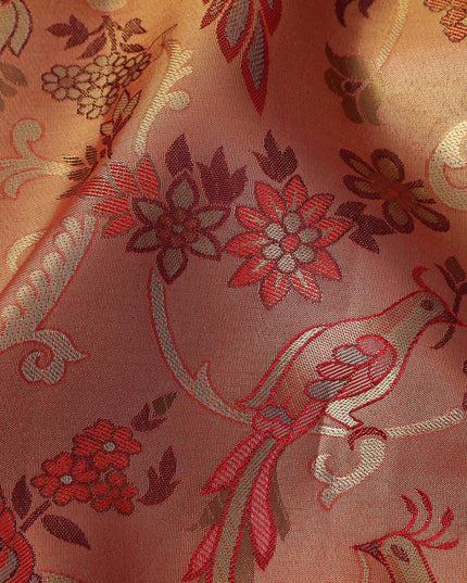 ساري كانجيفارام من الحرير الخالص باللونين النحاسي والأحمر، مزين بزخارف نباتية معقدة منسوجة يدويًا، بطول 5.5 متر مع قطعة بلوزة، من أصل هندي - D22670