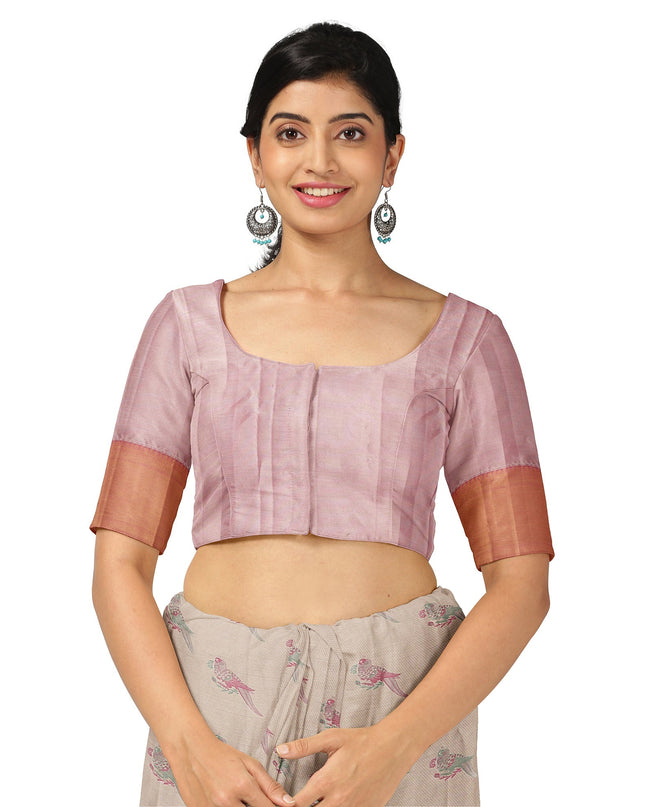 ساري كانجيفارام من الحرير الخالص بلون العاج والخوخ، مزين بزخارف نباتية دقيقة منسوجة يدويًا، بطول 5.5 متر مع بلوزة، من أصل هندي - D22671