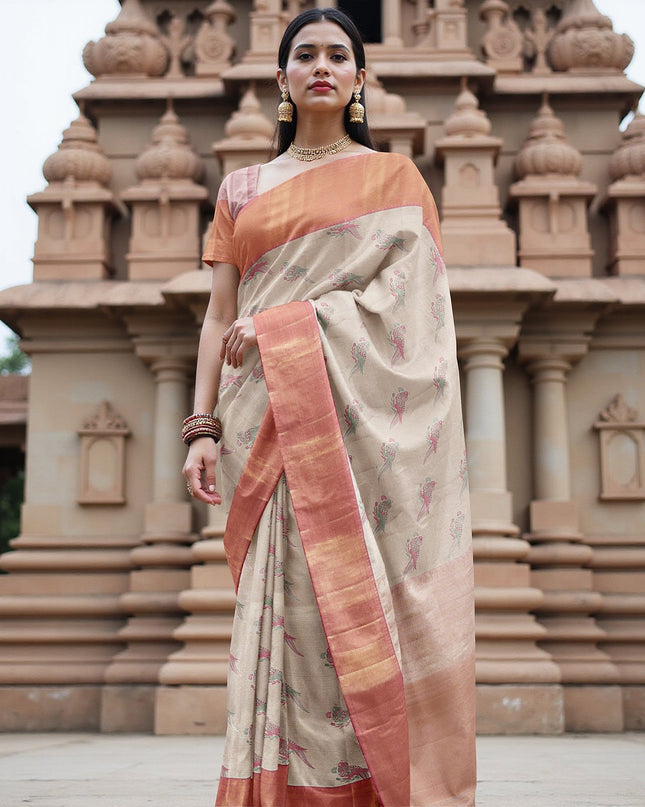 ساري كانجيفارام من الحرير الخالص بلون العاج والخوخ، مزين بزخارف نباتية دقيقة منسوجة يدويًا، بطول 5.5 متر مع بلوزة، من أصل هندي - D22671