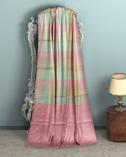 ساري حرير ناعم نقي بمربعات باستيل مع نقشة بالو وردية ونسيج هندسي رقيق، بطول 5.5 متر مع قطعة بلوزة، من أصل هندي - D22677