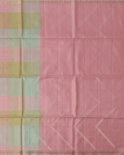 ساري حرير ناعم نقي بمربعات باستيل مع نقشة بالو وردية ونسيج هندسي رقيق، بطول 5.5 متر مع قطعة بلوزة، من أصل هندي - D22677